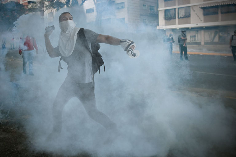 Felix Ossa - Unrest - Image of a public demonstration 