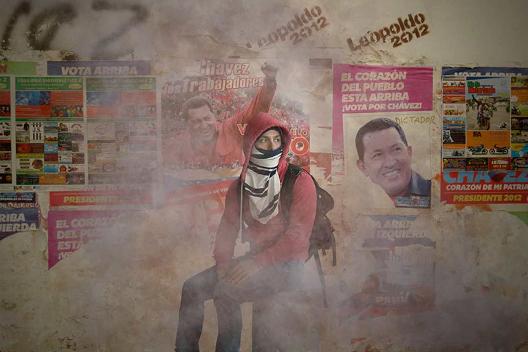 Felix Ossa - Unrest - Image of a public demonstration 